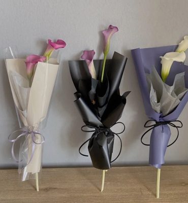 Single stalk calla lily bouquet