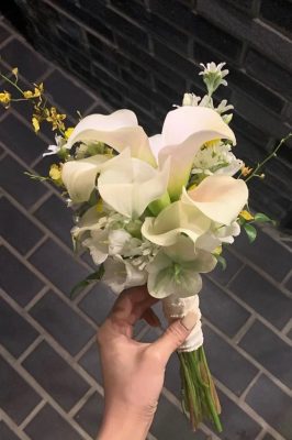 white calla lilies bouquet