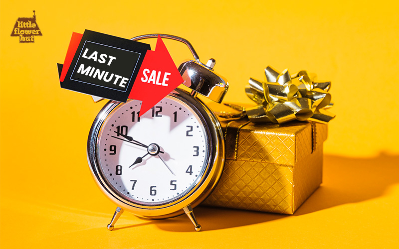 Last minute sale banner with a clock and present with a yellow background